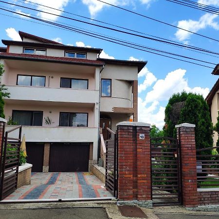 Ten'S Apartment - Spatios Si Linistit คลูจ-นาโปกา ภายนอก รูปภาพ
