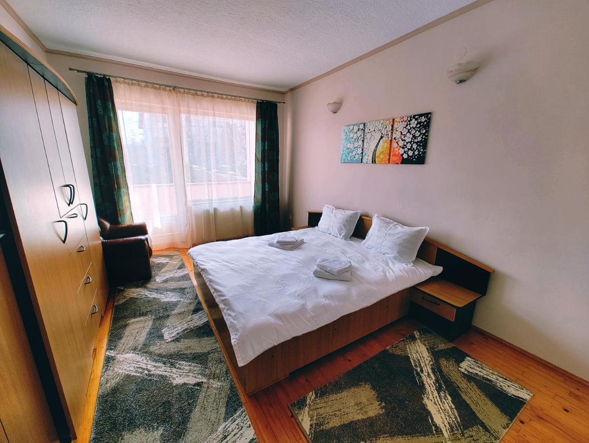 Ten'S Apartment - Spatios Si Linistit คลูจ-นาโปกา ภายนอก รูปภาพ
