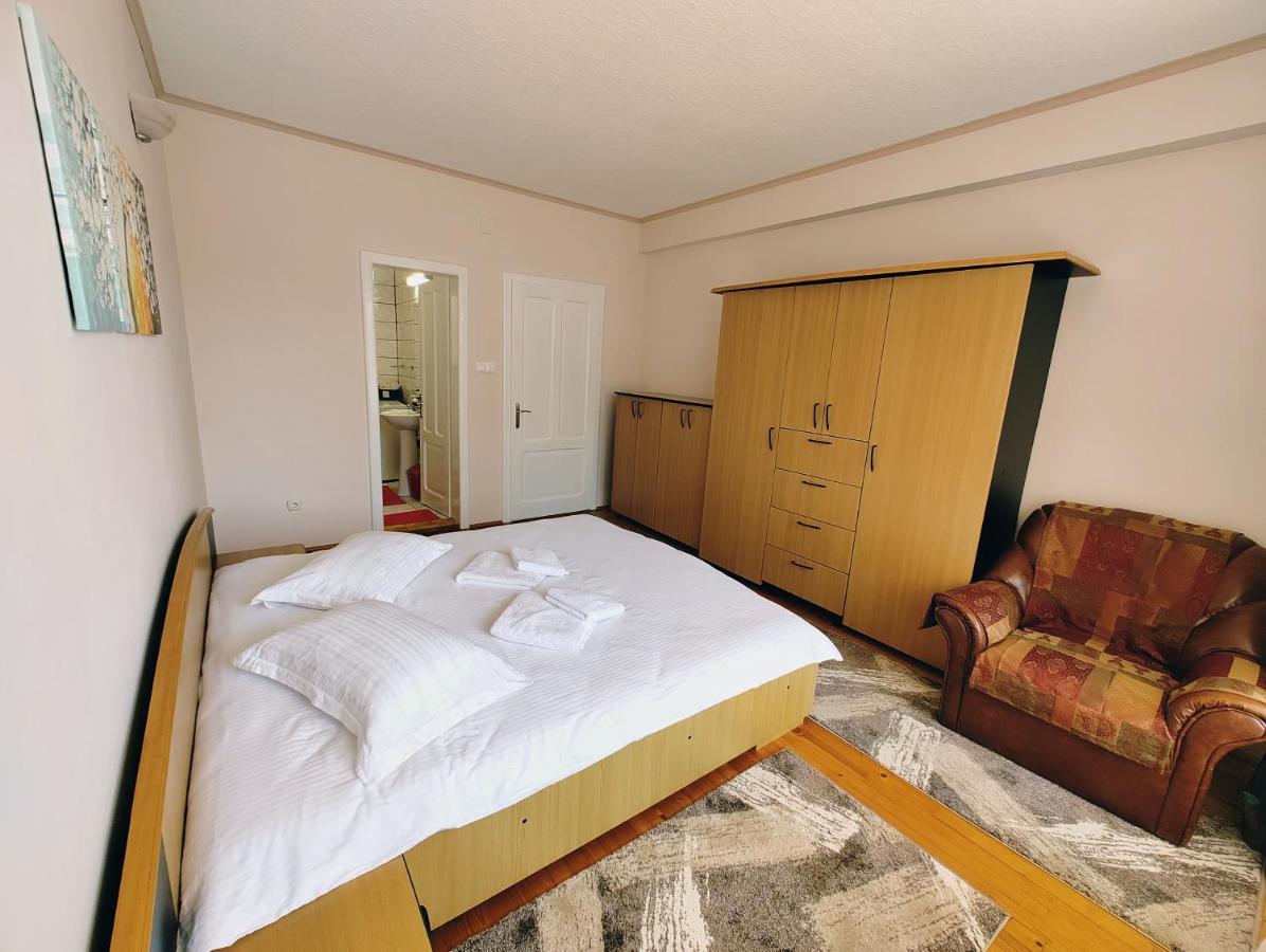 Ten'S Apartment - Spatios Si Linistit คลูจ-นาโปกา ภายนอก รูปภาพ