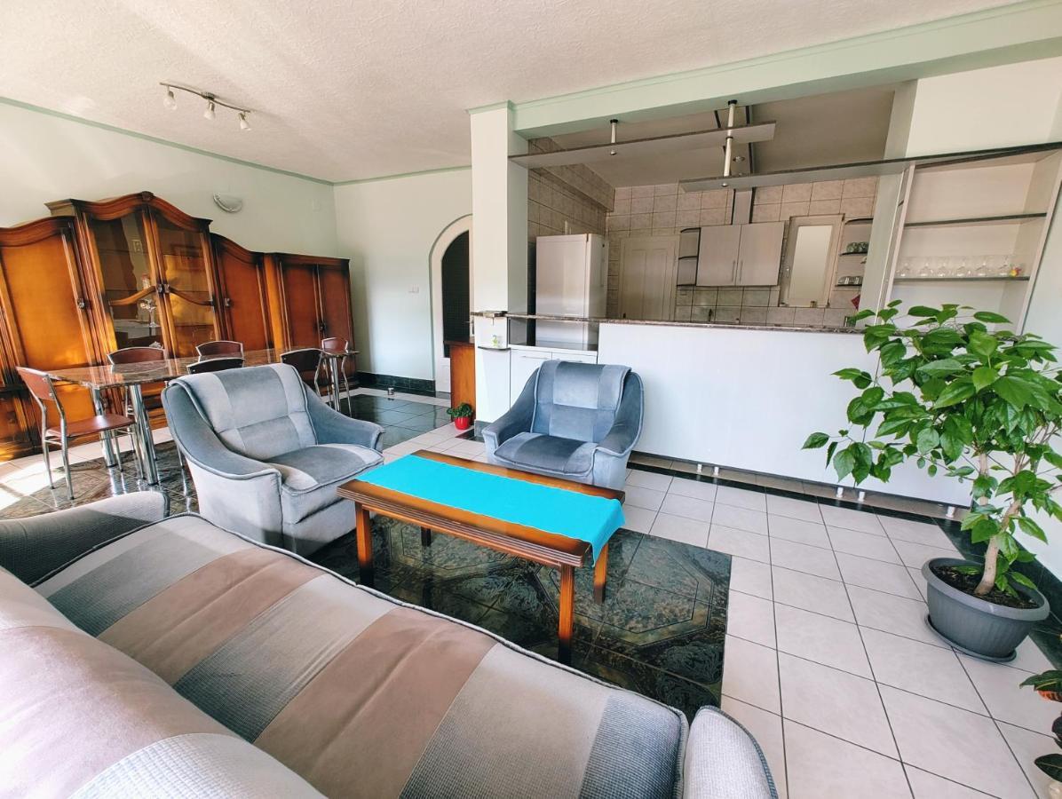 Ten'S Apartment - Spatios Si Linistit คลูจ-นาโปกา ภายนอก รูปภาพ