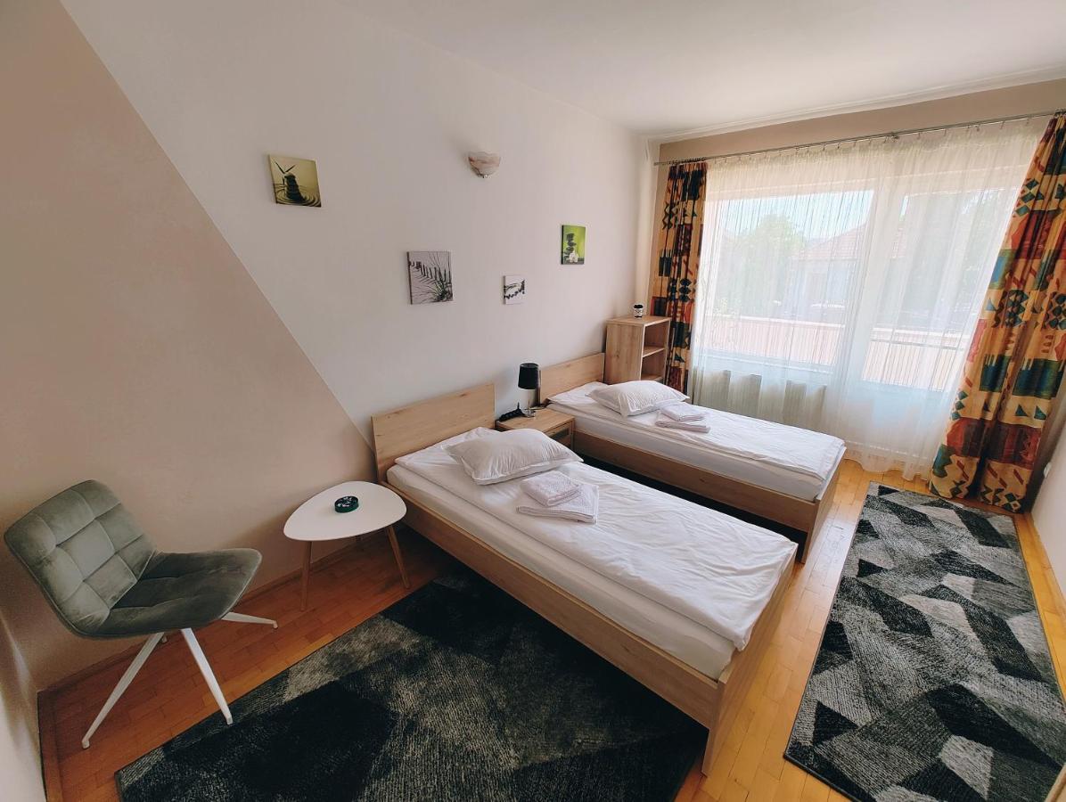 Ten'S Apartment - Spatios Si Linistit คลูจ-นาโปกา ภายนอก รูปภาพ