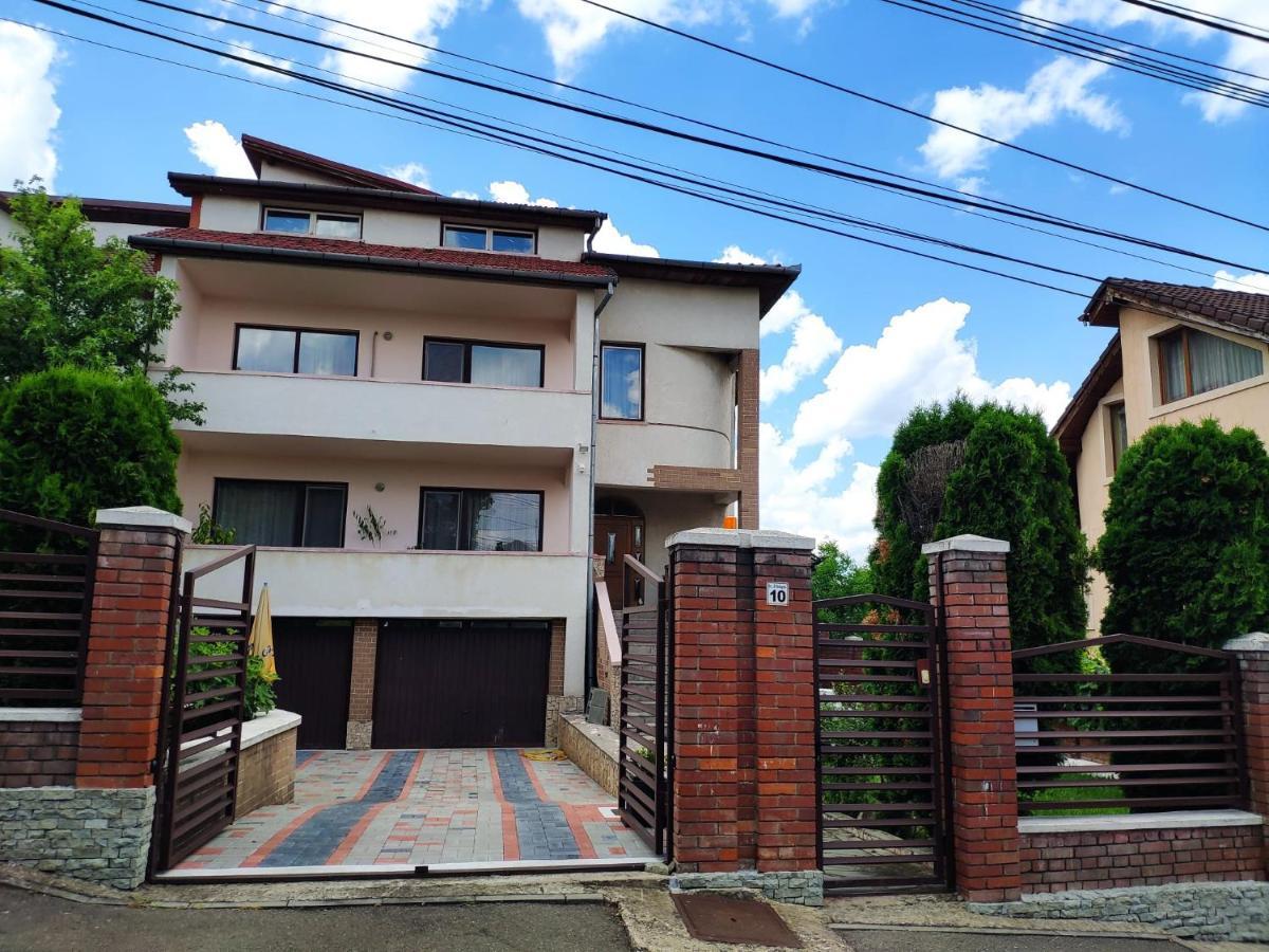 Ten'S Apartment - Spatios Si Linistit คลูจ-นาโปกา ภายนอก รูปภาพ